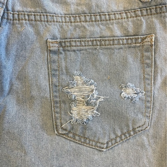 - Floerns  woman’s ripped raw hem high waisted demon shorts - Picture 6 of 9